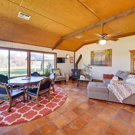 Quiet Bandera Country Home With Medina River Access!